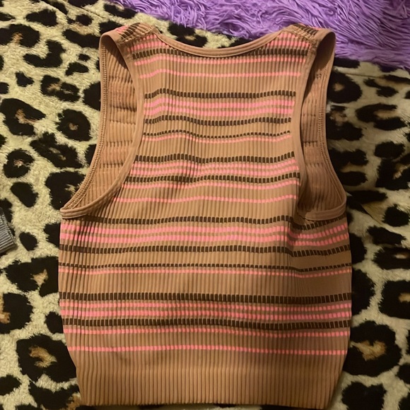 aerie low cut crop top, ruffled below the cut - Picture 2 of 3